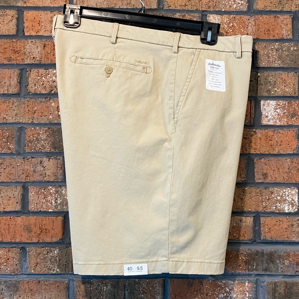 IZOD KHAKI SHORTS
